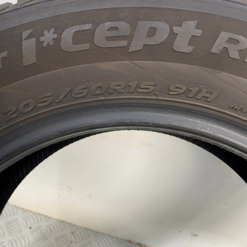 Gomma usata HANKOOK Winter I*Cept RS2 205/60 R15 91H – foto 09 | Prima Gomme HANKOOK Winter I*Cept RS2 205/60 R15 91H, dettaglio fotografico 9
