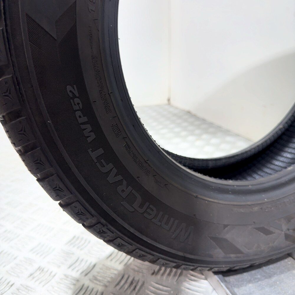 Gomma usata Kumho Wintercraft WP52 195/65 R15 95T – foto 09 | Prima Gomme Kumho Wintercraft WP52 195/65 R15 95T, dettaglio fotografico 9