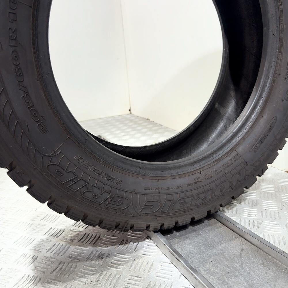 Gomma usata Insaturbo Nordic Grip 205/60 R16 92H – foto 09 | Prima Gomme Insaturbo Nordic Grip 205/60 R16 92H, dettaglio fotografico 9