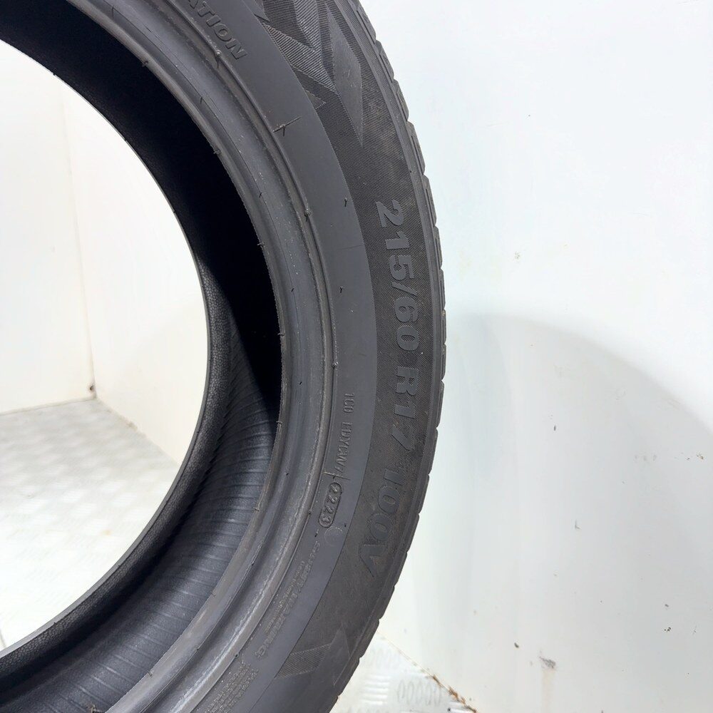 Gomma usata Kumho Wintercraft WP52 215/60 R17 100V – foto 09 | Prima Gomme Kumho Wintercraft WP52 215/60 R17 100V, dettaglio fotografico 9