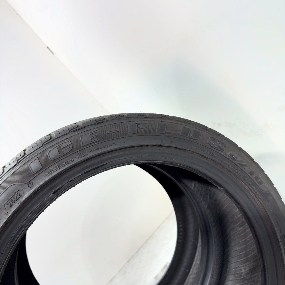 Gomme Usate 205 45 R17 88V XL Tracmax Ice-Plus S210 Invernali | Gomme Usate | PrimaGomme.it TRACMAX Ice-Plus S210 205/45 R17 88V, dettaglio fotografico 9