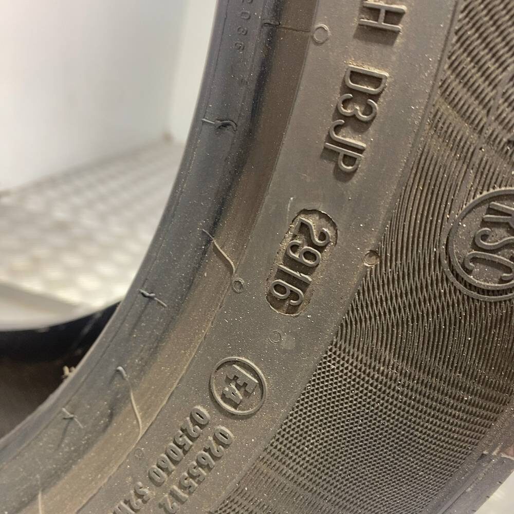 Gomma usata CONTINENTAL Contiwintercontact TS830 P 255/50 R19 107V – foto 10 | Prima Gomme CONTINENTAL Contiwintercontact TS830 P 255/50 R19 107V, dettaglio fotografico 10