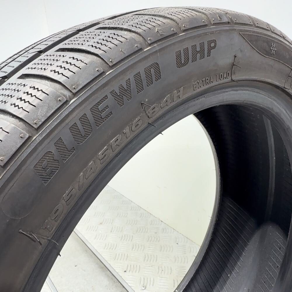 Gomma usata Superia Bluewin Uhp 195/55 R16 87H – foto 10 | Prima Gomme Superia Bluewin Uhp 195/55 R16 87H, dettaglio fotografico 10