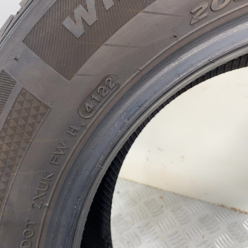 Gomma usata HANKOOK Winter I*Cept RS2 205/60 R15 91H – foto 10 | Prima Gomme HANKOOK Winter I*Cept RS2 205/60 R15 91H, dettaglio fotografico 10