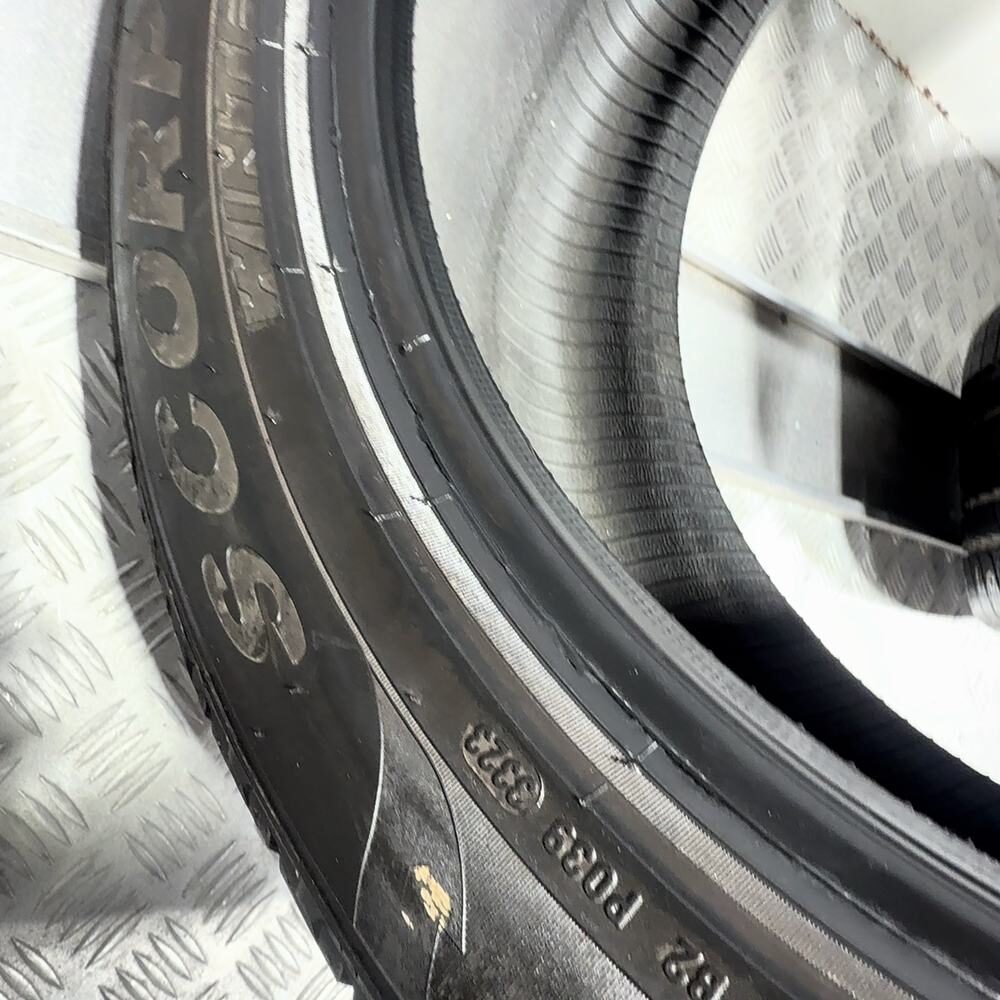 Gomme usate PIRELLI Scorpion Winter 295/40 R20 106V – foto 11 | Prima Gomme PIRELLI Scorpion Winter 295/40 R20 106V, dettaglio fotografico 11