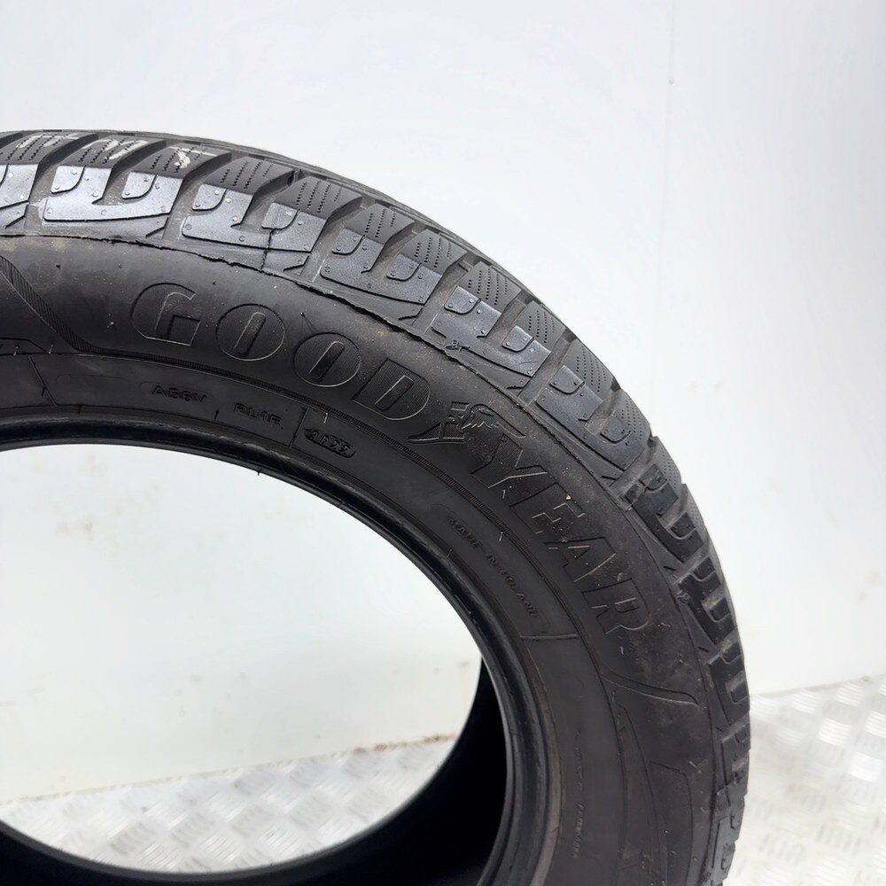 Gomme usate GOODYEAR Ultragrip Performance+ 215/65 R16 98H – foto 11 | Prima Gomme GOODYEAR Ultragrip Performance+ 215/65 R16 98H, dettaglio fotografico 11