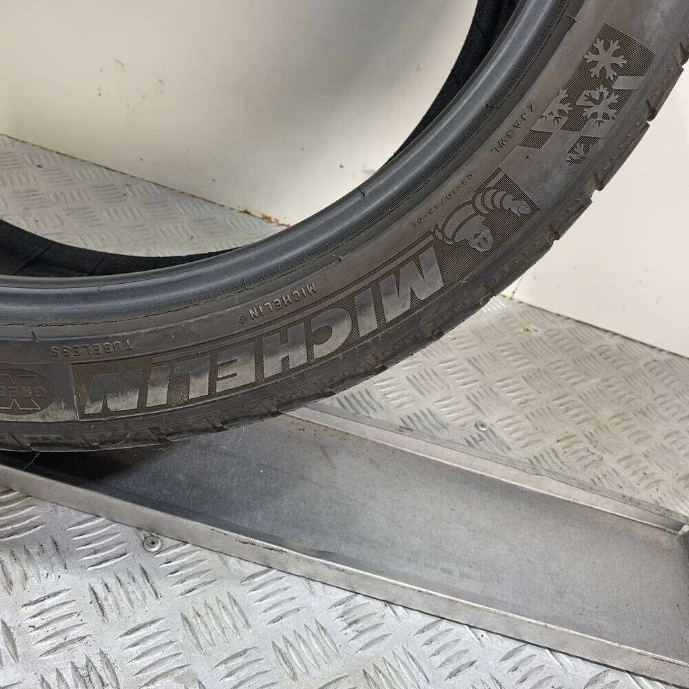 Gomma usata MICHELIN PILOT ALPIN PA4 255/40 R20 101W: fino a 270 km/h – foto 13 | Prima Gomme MICHELIN PILOT ALPIN PA4 255/40 R20 101W: fino a 270 km/h, dettaglio fotografico 13