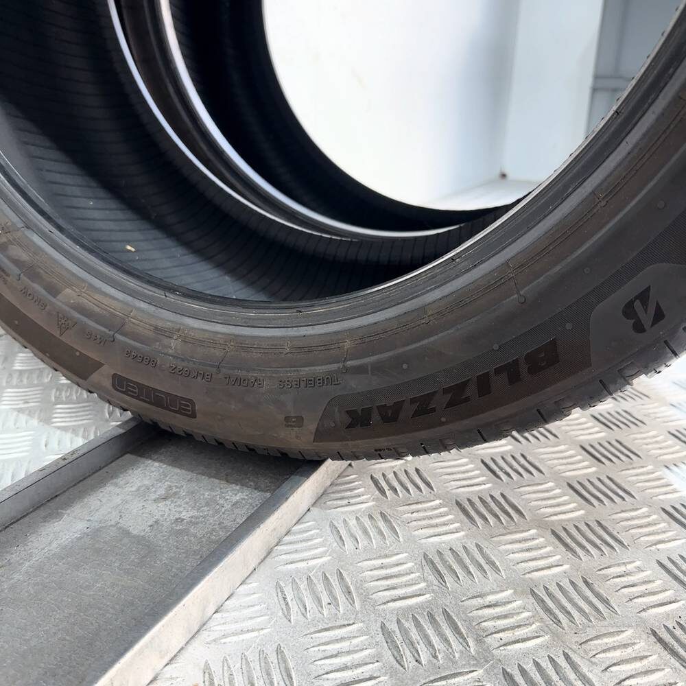Gomme usate BRIDGESTONE Blizzak 6 255/45 R19 104W: fino a 270 km/h – foto 22 | Prima Gomme BRIDGESTONE Blizzak 6 255/45 R19 104W: fino a 270 km/h, dettaglio fotografico 22