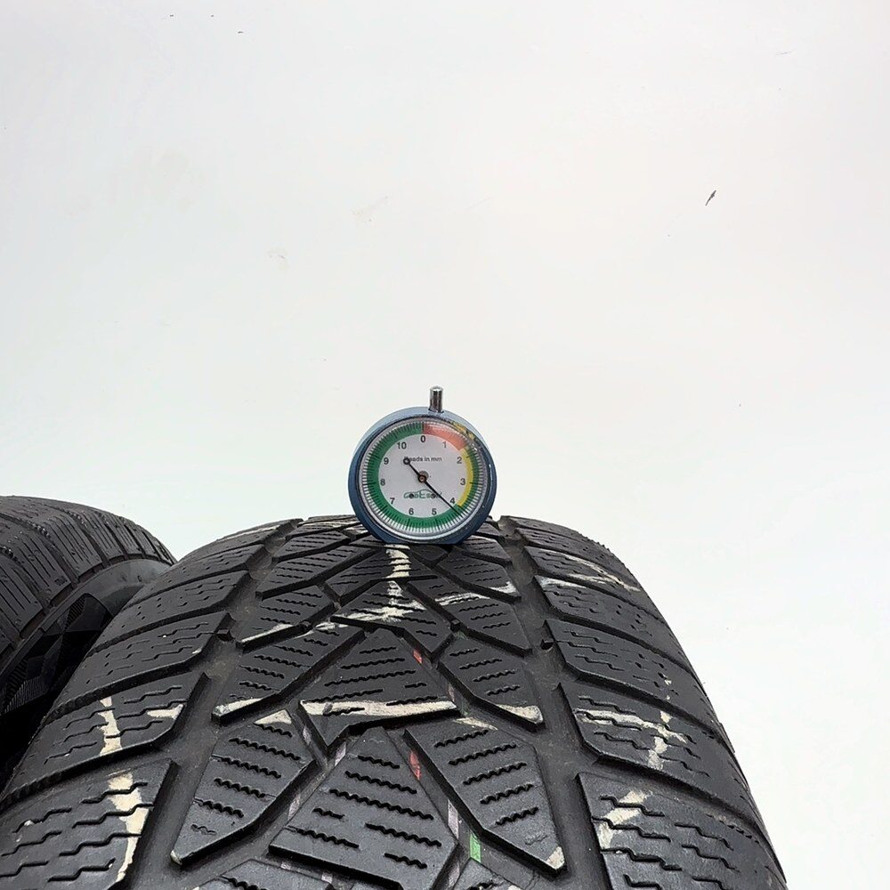 Gomme usate UNIROYAL Winterexpert 215/65 R16 102H – foto 02 | Prima Gomme UNIROYAL Winterexpert 215/65 R16 102H, dettaglio fotografico 2