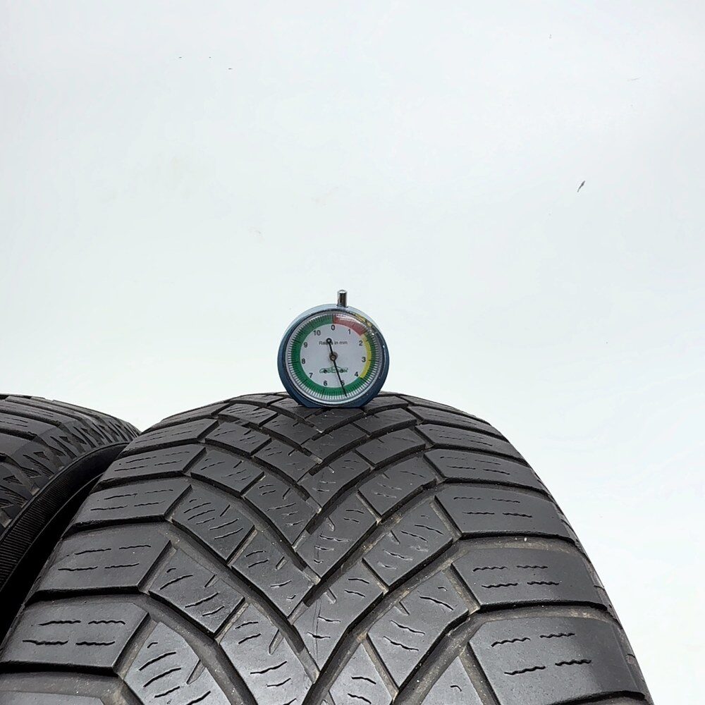 Gomme usate YOKOHAMA BluEarth Winter V906 215/60 R17 96H – foto 02 | Prima Gomme YOKOHAMA BluEarth Winter V906 215/60 R17 96H, dettaglio fotografico 2