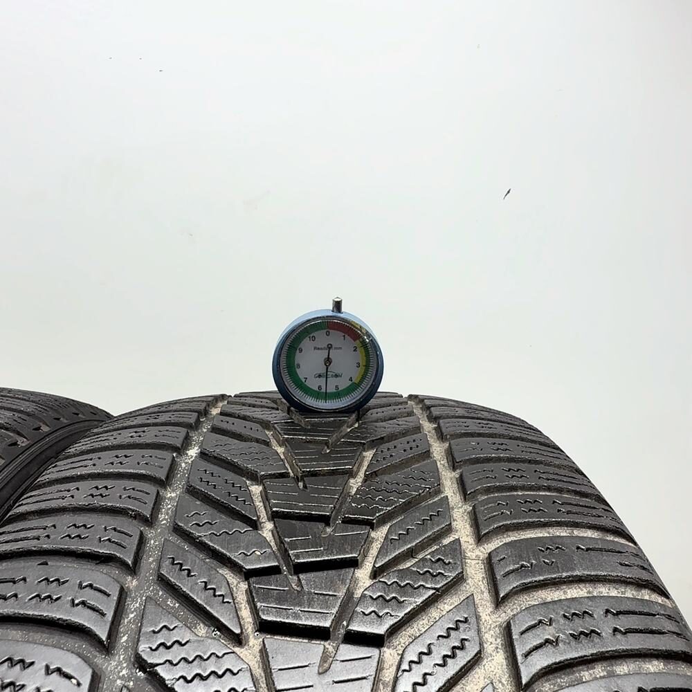 Gomme Usate 255 40 R20 101W XL Hankook Winter I*Cept Evo3 80% Invernali | Gomme Usate | PrimaGomme.it HANKOOK Winter I*Cept Evo3 255/40 R20 101W: fino a 270 km/h, dettaglio fotografico 2