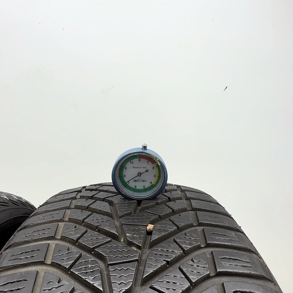 Gomme Usate 215 55 R18 95V Yokohama Bluearth Winter V905 98% Invernali | Gomme Usate | PrimaGomme.it YOKOHAMA BluEarth Winter V905 215/55 R18 95V, dettaglio fotografico 2