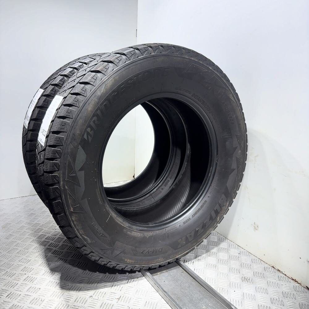 Gomme Usate 265 65 R17 112R Bridgestone Blizzak DM-V2 Invernali | Gomme Usate | PrimaGomme.it BRIDGESTONE Blizzak DM-V2 265/65 R17 112R, dettaglio fotografico 4