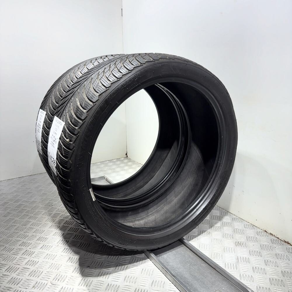 Gomme Usate 245 35 R19 93W XL Michelin Pilot Alpin 5 90% Invernali | Gomme Usate | PrimaGomme.it MICHELIN Pilot Alpin 5 245/35 R19 93W: fino a 270 km/h, dettaglio fotografico 4