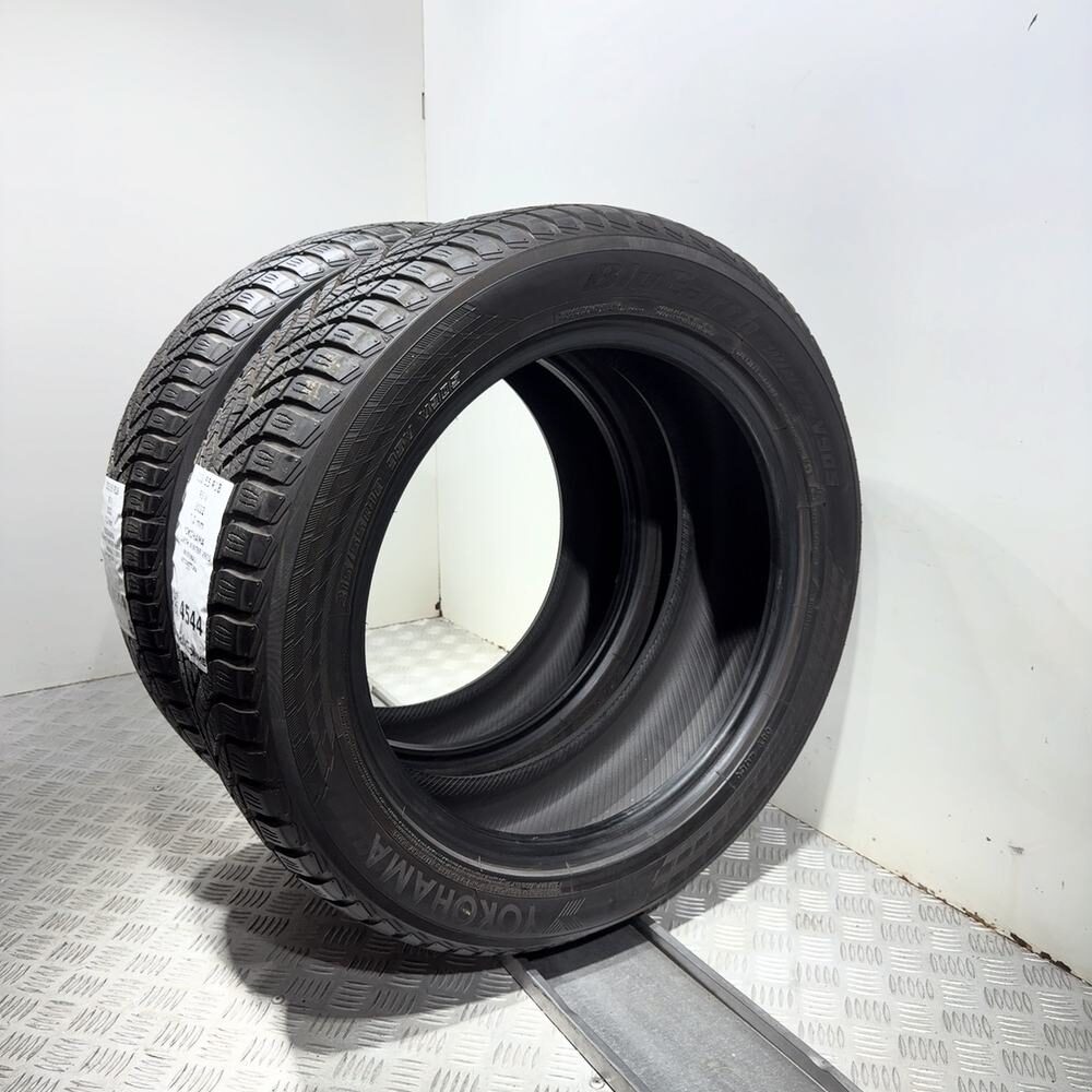 Gomme Usate 215 55 R18 95V Yokohama Bluearth Winter V905 98% Invernali | Gomme Usate | PrimaGomme.it YOKOHAMA BluEarth Winter V905 215/55 R18 95V, dettaglio fotografico 4