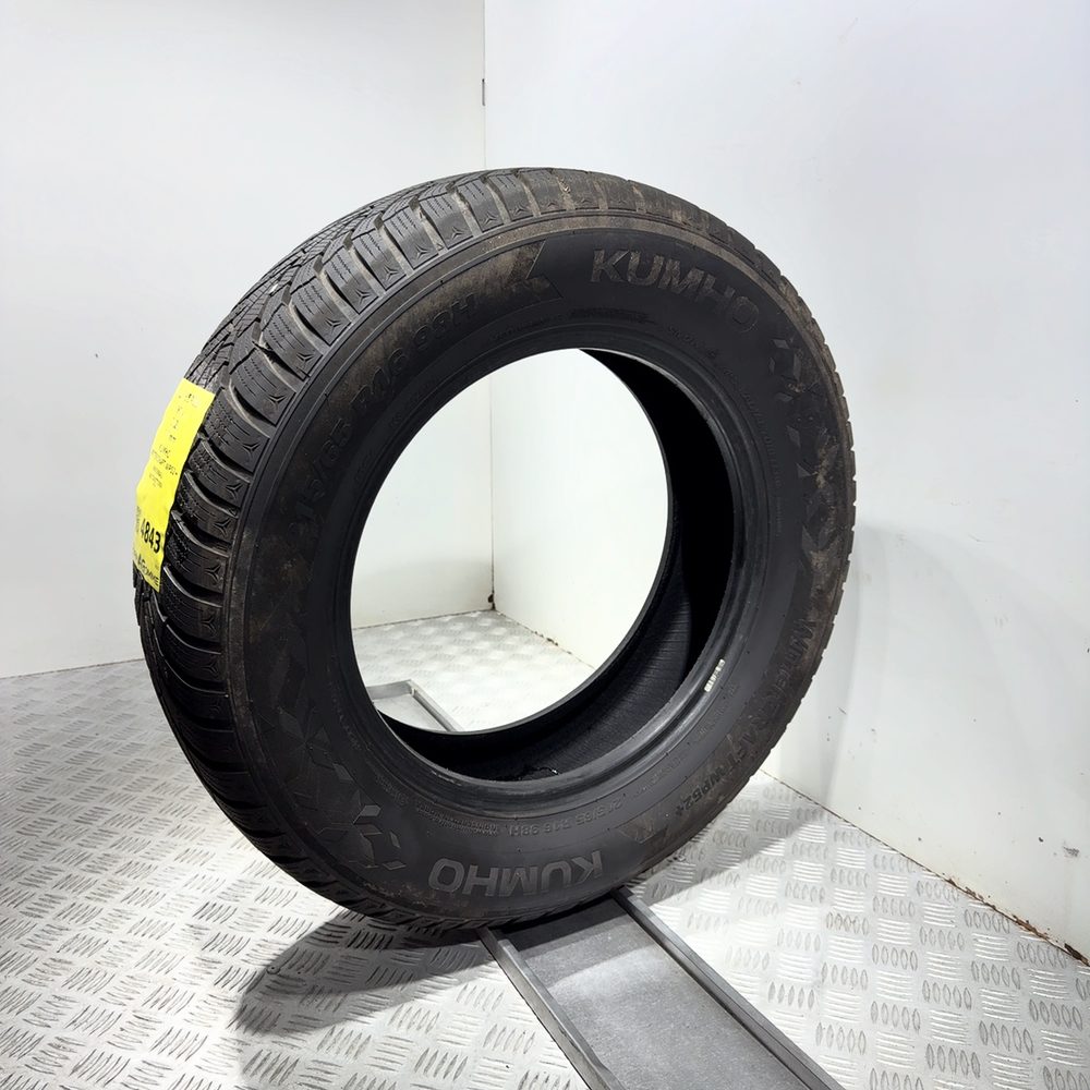 Gomma usata Kumho Wintercraft WP52+ 215/65 R16 98H – foto 04 | Prima Gomme Kumho Wintercraft WP52+ 215/65 R16 98H, dettaglio fotografico 4