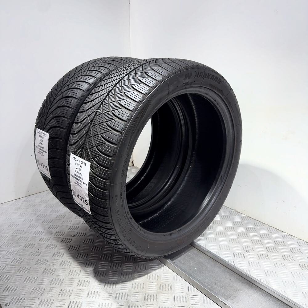 Gomme Usate 225 45 ZR18 95Y XL Nankang Cross Seasons AW-6 71% 4 Stagioni | Gomme Usate | PrimaGomme.it NANKANG Cross Seasons AW-6 225/45 ZR18 95Y: fino a 300 km/h, dettaglio fotografico 5