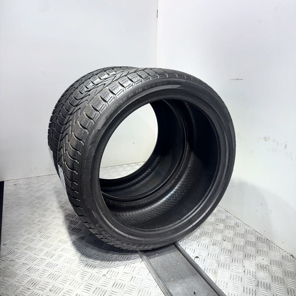 Gomme usate PIRELLI Winter Sottozero 3 265/35 R18 97V – foto 06 | Prima Gomme PIRELLI Winter Sottozero 3 265/35 R18 97V, dettaglio fotografico 6