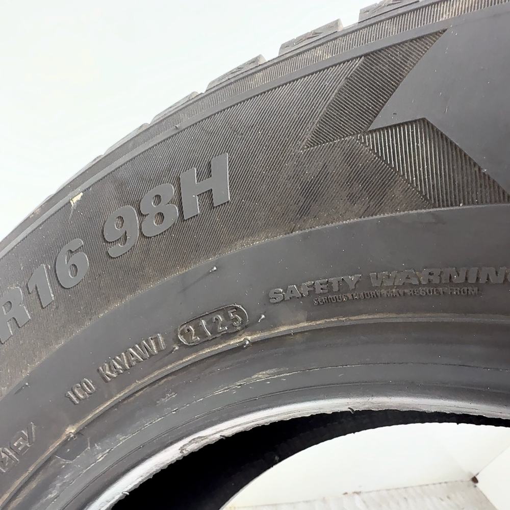 Gomma usata Kumho Wintercraft WP52+ 215/65 R16 98H – foto 06 | Prima Gomme Kumho Wintercraft WP52+ 215/65 R16 98H, dettaglio fotografico 6