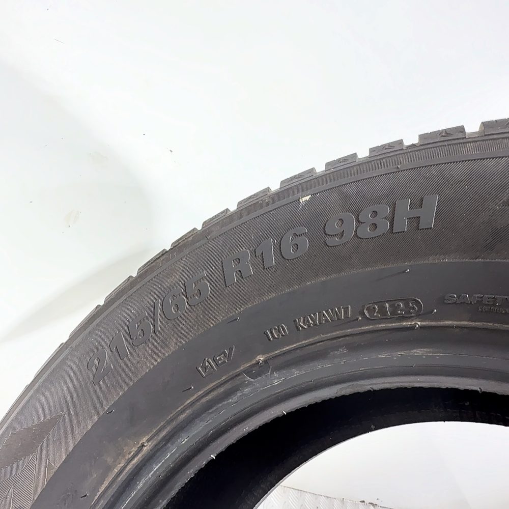 Gomma usata Kumho Wintercraft WP52+ 215/65 R16 98H – foto 07 | Prima Gomme Kumho Wintercraft WP52+ 215/65 R16 98H, dettaglio fotografico 7