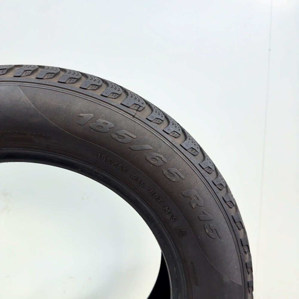 Gomma usata PIRELLI Cinturato Winter 185/65 R15 88T – foto 08 | Prima Gomme PIRELLI Cinturato Winter 185/65 R15 88T, dettaglio fotografico 8