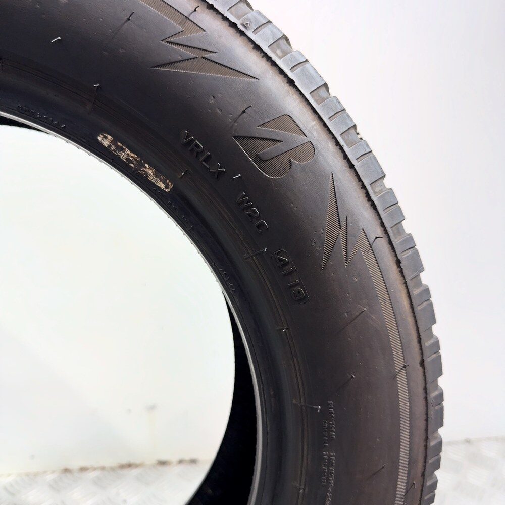 Gomme usate BRIDGESTONE Blizzak LM005 185/65 R15 88T – foto 08 | Prima Gomme BRIDGESTONE Blizzak LM005 185/65 R15 88T, dettaglio fotografico 8