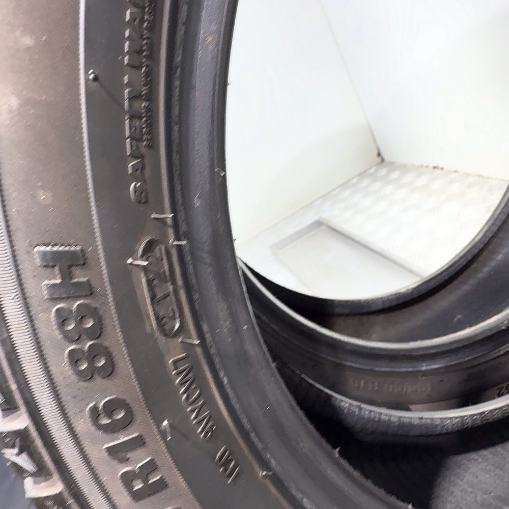 Gomme usate Kumho Wintercraft WP52 195/50 R16 88H – foto 08 | Prima Gomme Kumho Wintercraft WP52 195/50 R16 88H, dettaglio fotografico 8