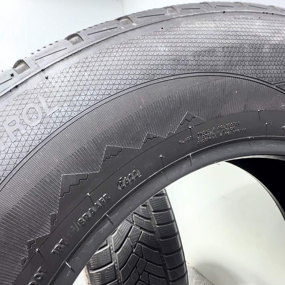 Gomme usate CEAT Winterdrive SUV 235/65 R17 108V – foto 08 | Prima Gomme CEAT Winterdrive SUV 235/65 R17 108V, dettaglio fotografico 8