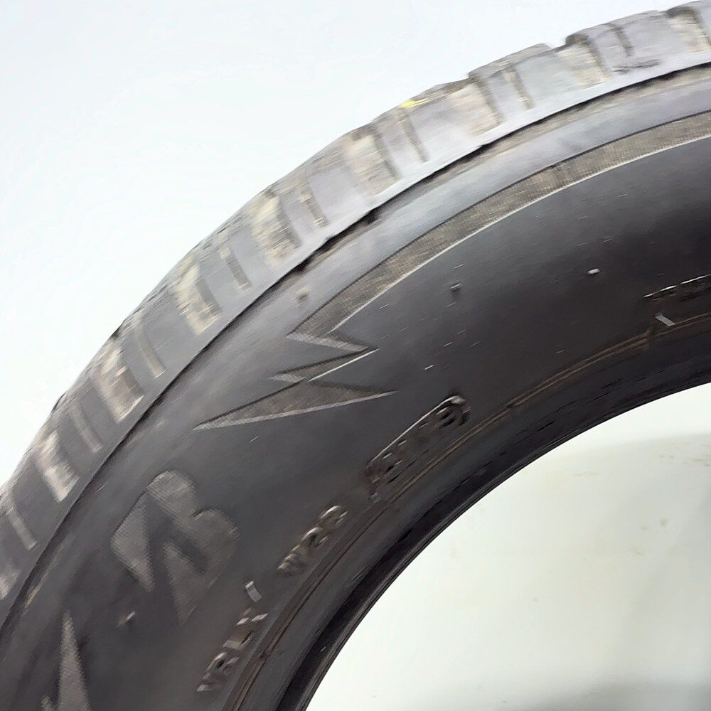 Gomme usate BRIDGESTONE Blizzak LM005 185/65 R15 88T – foto 08 | Prima Gomme BRIDGESTONE Blizzak LM005 185/65 R15 88T, dettaglio fotografico 8