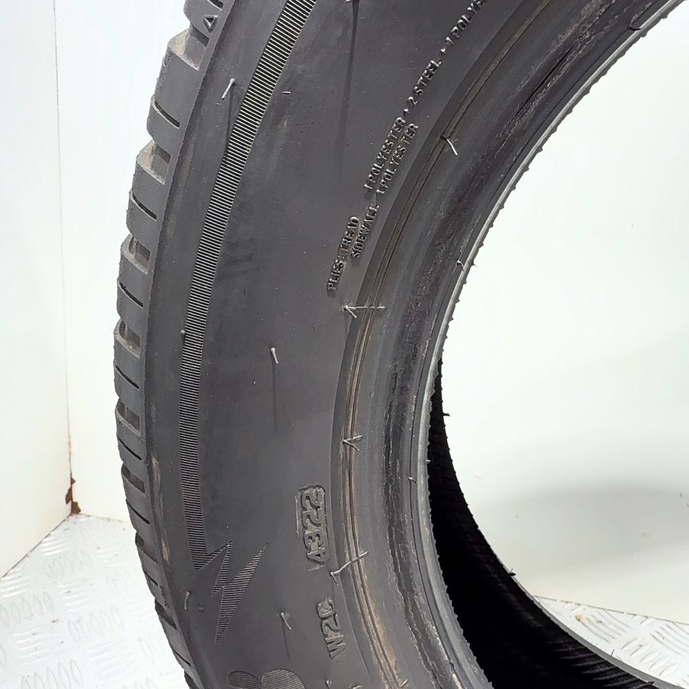 Gomme usate BRIDGESTONE Blizzak LM005 175/65 R15 88T – foto 08 | Prima Gomme BRIDGESTONE Blizzak LM005 175/65 R15 88T, dettaglio fotografico 8