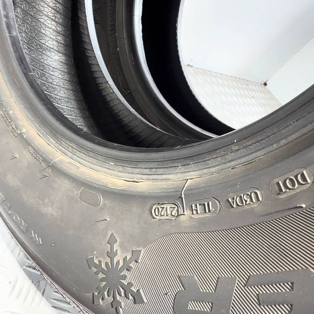 Gomme usate COOPER Discoverer Winter 215/70 R16 100H – foto 08 | Prima Gomme COOPER Discoverer Winter 215/70 R16 100H, dettaglio fotografico 8