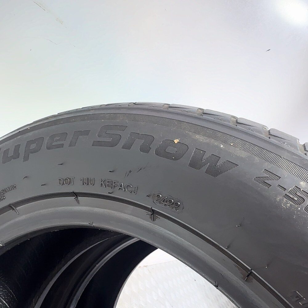 Gomme usate GOODRIDE Zupersnow Z-507 215/60 R17 100V – foto 08 | Prima Gomme GOODRIDE Zupersnow Z-507 215/60 R17 100V, dettaglio fotografico 8