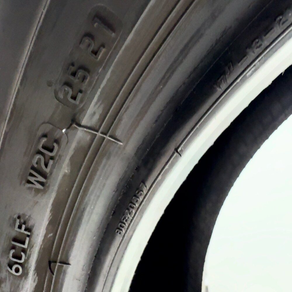Gomme usate BRIDGESTONE Blizzak LM005 215/65 R17 103H – foto 08 | Prima Gomme BRIDGESTONE Blizzak LM005 215/65 R17 103H, dettaglio fotografico 8