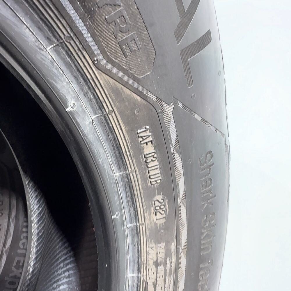 Gomme usate UNIROYAL Winterexpert 215/65 R16 102H – foto 08 | Prima Gomme UNIROYAL Winterexpert 215/65 R16 102H, dettaglio fotografico 8