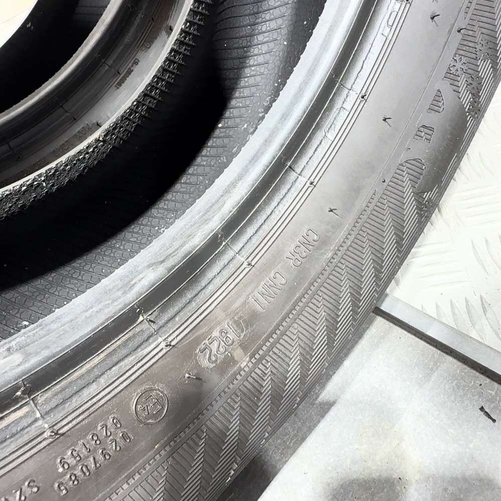 Gomme Usate 215 55 R17 98V XL Gislaved Euro*Frost 6 Invernali | Gomme Usate | PrimaGomme.it Gislaved Euro*Frost 6 215/55 R17 98V, dettaglio fotografico 8