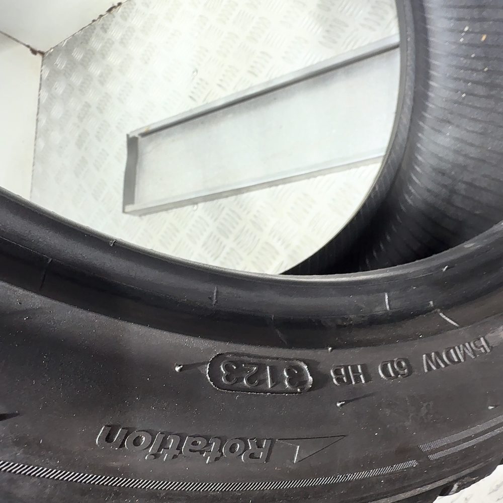 Gomme Usate 255 40 R20 101W XL Hankook Winter I*Cept Evo3 80% Invernali | Gomme Usate | PrimaGomme.it HANKOOK Winter I*Cept Evo3 255/40 R20 101W: fino a 270 km/h, dettaglio fotografico 8