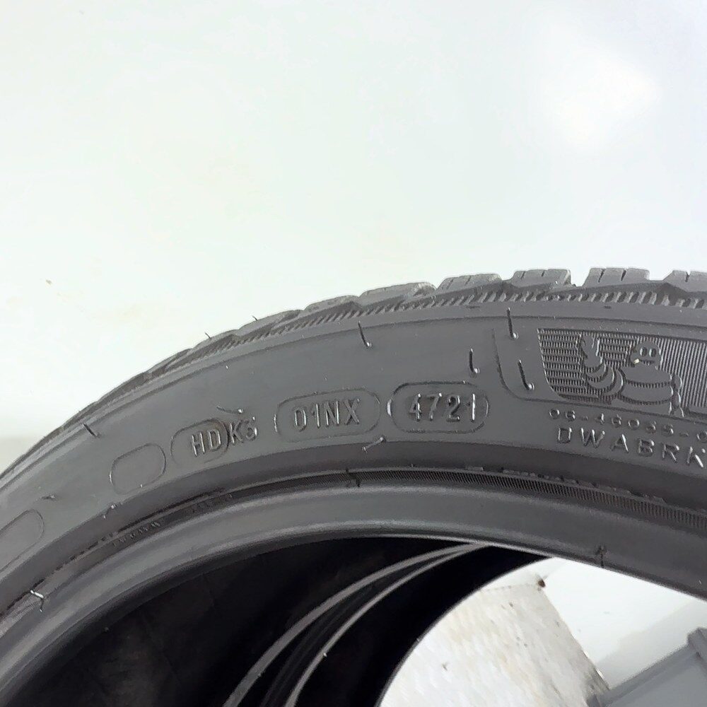 Gomme Usate 245 35 R19 93W XL Michelin Pilot Alpin 5 90% Invernali | Gomme Usate | PrimaGomme.it MICHELIN Pilot Alpin 5 245/35 R19 93W: fino a 270 km/h, dettaglio fotografico 8