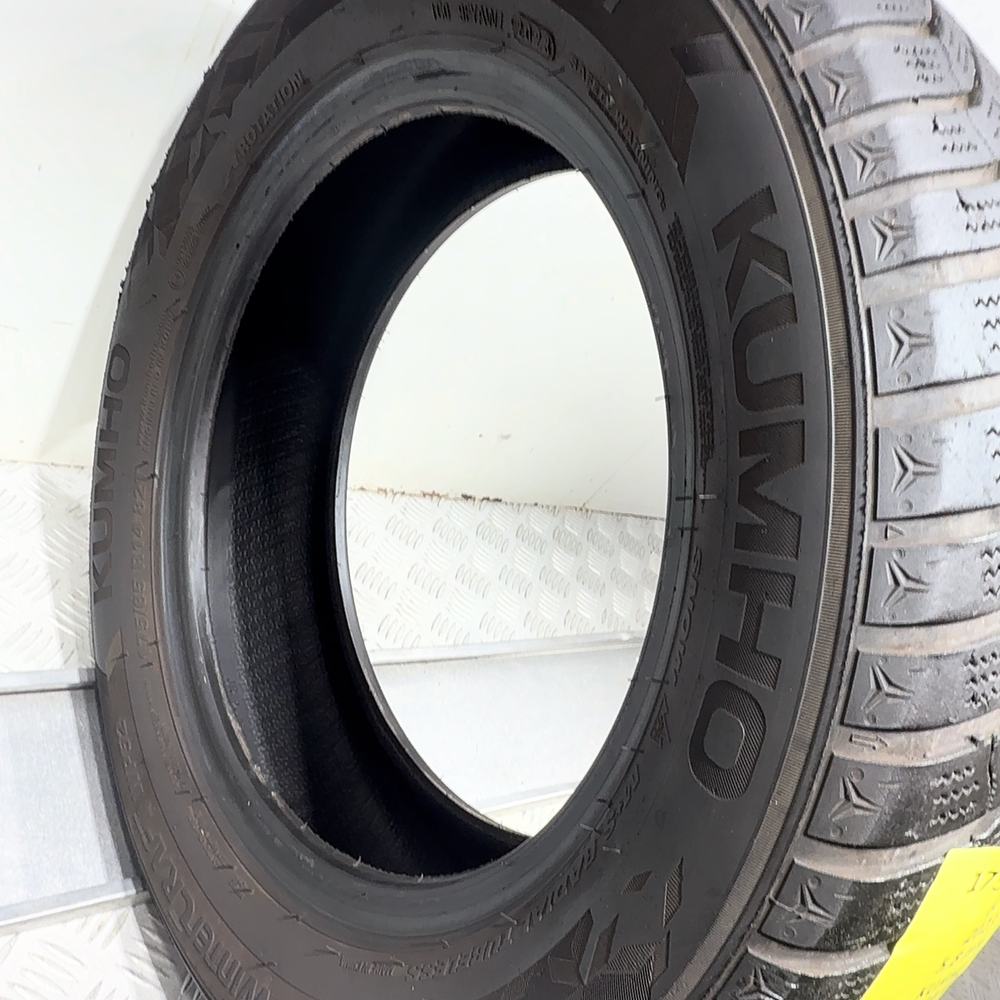 Gomma usata Kumho Wintercraft WP52 175/65 R14 82T – foto 08 | Prima Gomme Kumho Wintercraft WP52 175/65 R14 82T, dettaglio fotografico 8