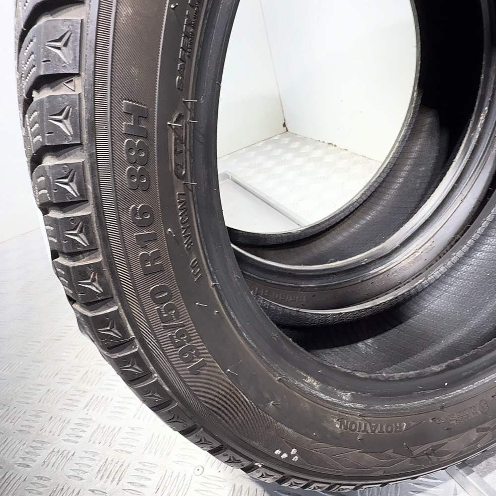 Gomme usate Kumho Wintercraft WP52 195/50 R16 88H – foto 09 | Prima Gomme Kumho Wintercraft WP52 195/50 R16 88H, dettaglio fotografico 9