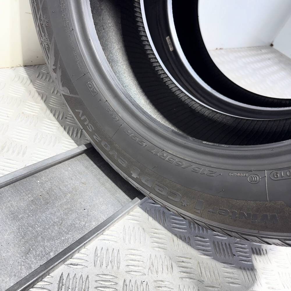 Gomme usate HANKOOK Winter I*Cept Evo2 SUV 215/65 R17 99H – foto 09 | Prima Gomme HANKOOK Winter I*Cept Evo2 SUV 215/65 R17 99H, dettaglio fotografico 9
