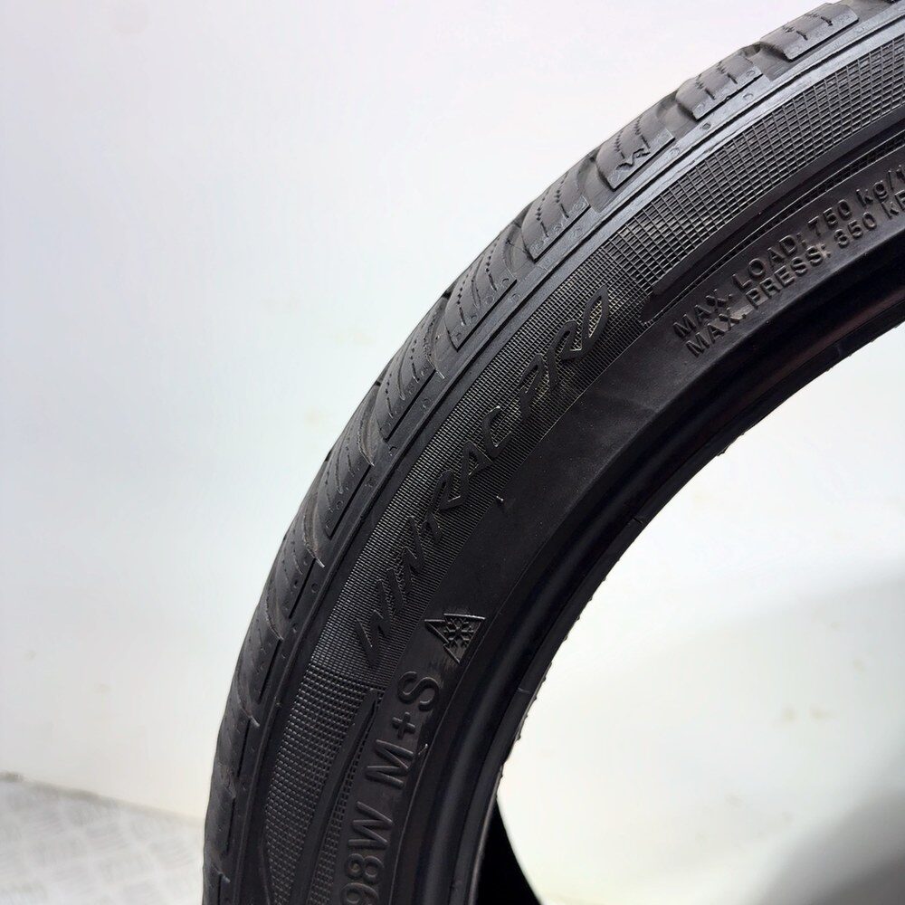 Gomme Usate 245 40 R19 98W XL Vredestein Wintrac Pro 71% Invernali | Gomme Usate | PrimaGomme.it Vredestein Wintrac Pro 245/40 R19 98W: fino a 270 km/h, dettaglio fotografico 9