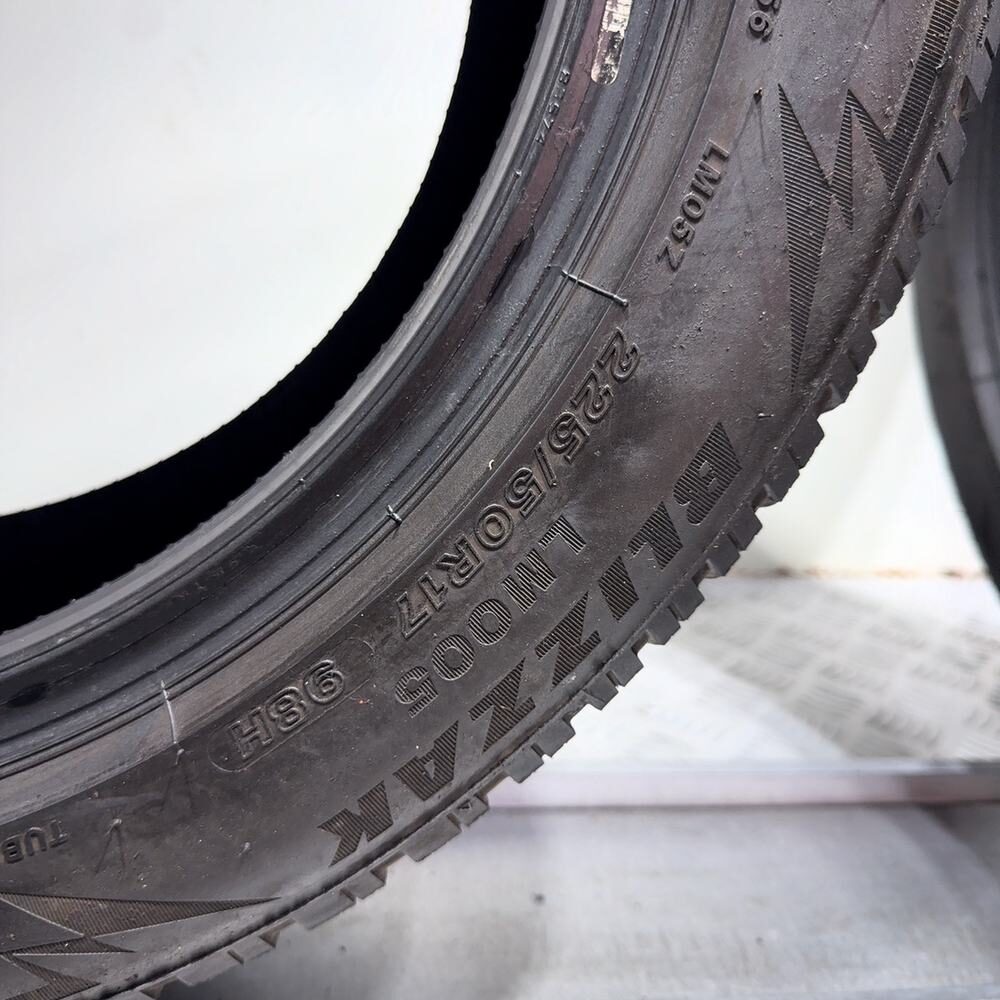 Gomme usate BRIDGESTONE Blizzak LM005 225/50 R17 98H – foto 09 | Prima Gomme BRIDGESTONE Blizzak LM005 225/50 R17 98H, dettaglio fotografico 9