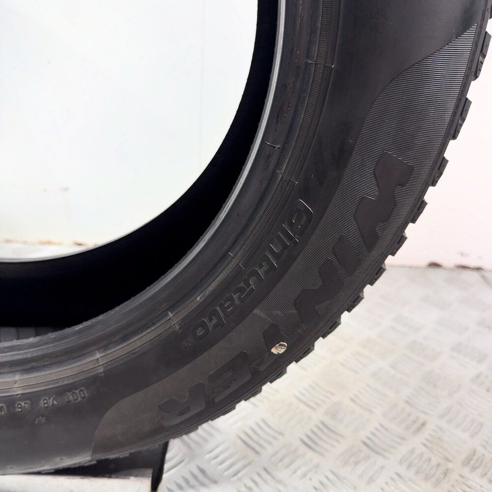 Gomme usate PIRELLI Cinturato Winter 215/60 R17 96T – foto 09 | Prima Gomme PIRELLI Cinturato Winter 215/60 R17 96T, dettaglio fotografico 9