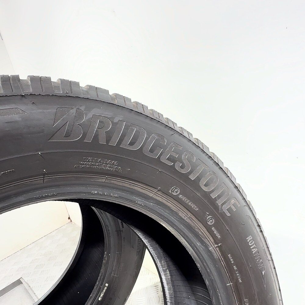 Gomme usate BRIDGESTONE Blizzak LM005 215/65 R17 103H – foto 09 | Prima Gomme BRIDGESTONE Blizzak LM005 215/65 R17 103H, dettaglio fotografico 9