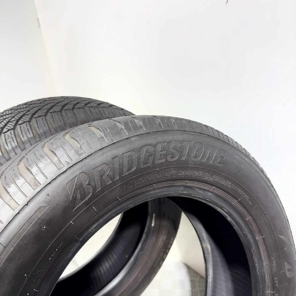 Gomme usate BRIDGESTONE Blizzak LM005 215/65 R17 103H – foto 09 | Prima Gomme BRIDGESTONE Blizzak LM005 215/65 R17 103H, dettaglio fotografico 9