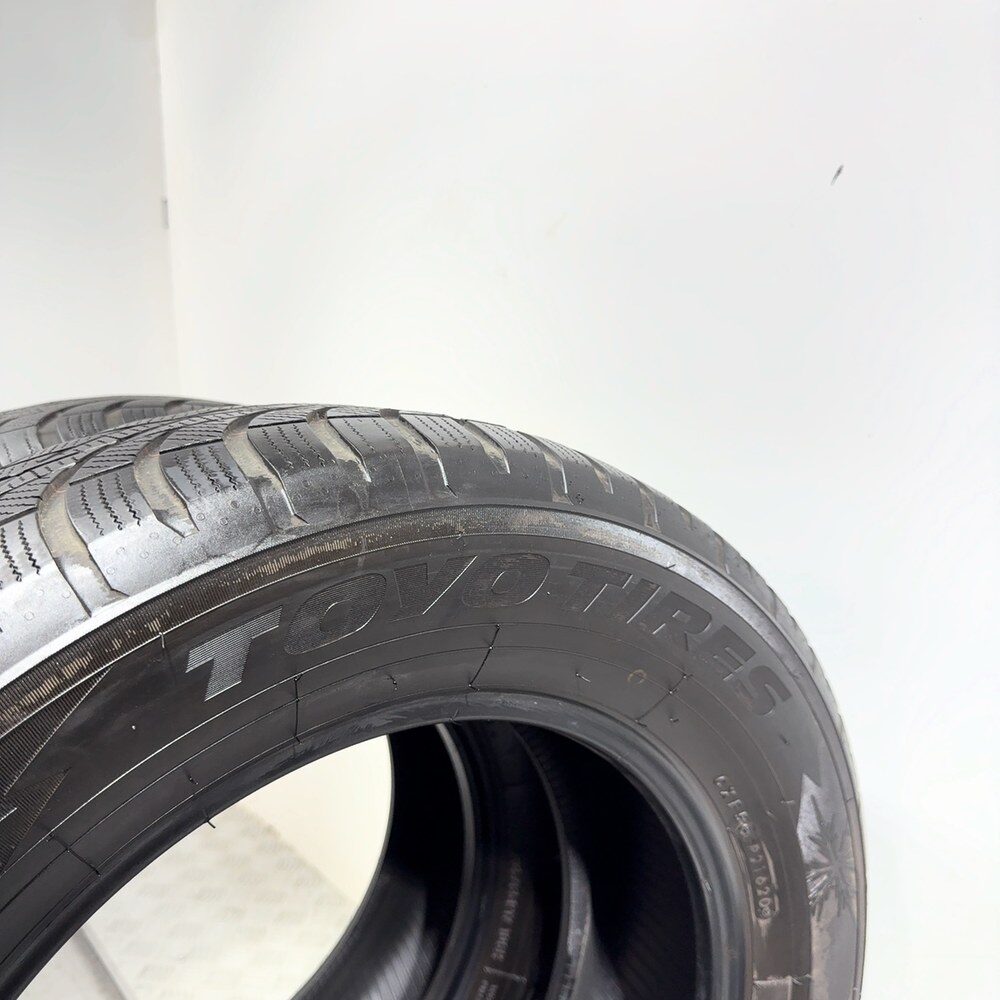 Gomme usate TOYO TIRES Observe S944 225/65 R17 106H – foto 09 | Prima Gomme TOYO TIRES Observe S944 225/65 R17 106H, dettaglio fotografico 9