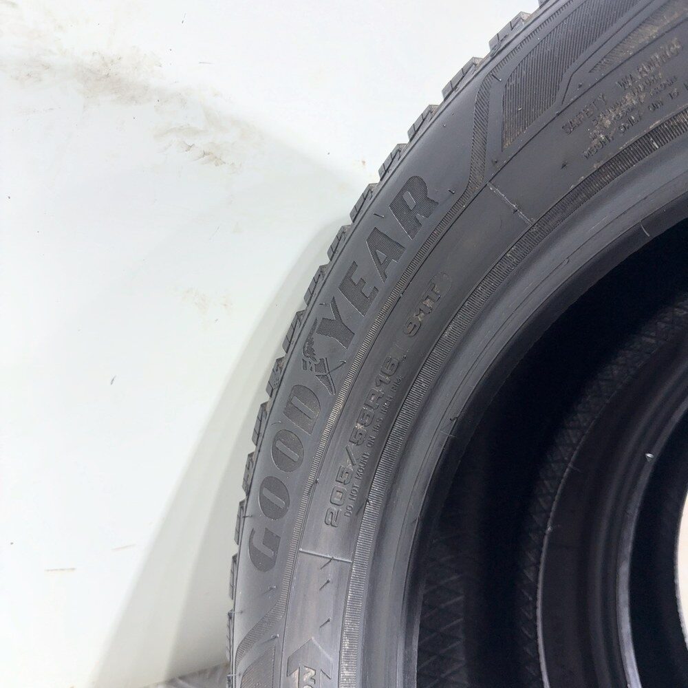 Gomme Usate 205 55 R16 91T Goodyear Ultragrip 9+ 71% Invernali | Gomme Usate | PrimaGomme.it GOODYEAR Ultragrip 9+ 205/55 R16 91T, dettaglio fotografico 9