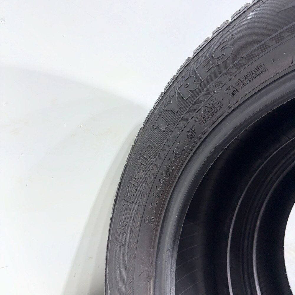 Gomme Usate 235 55 R19 105V XL Nokian Tyres WR SUV 4 81% Invernali | Gomme Usate | PrimaGomme.it Nokian Tyres WR SUV 4 235/55 R19 105V, dettaglio fotografico 9