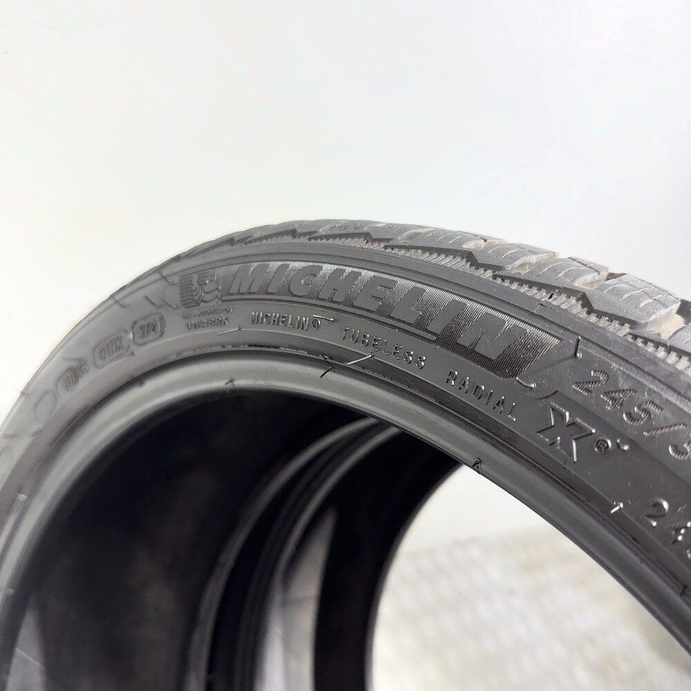 Gomme Usate 245 35 R19 93W XL Michelin Pilot Alpin 5 90% Invernali | Gomme Usate | PrimaGomme.it MICHELIN Pilot Alpin 5 245/35 R19 93W: fino a 270 km/h, dettaglio fotografico 9