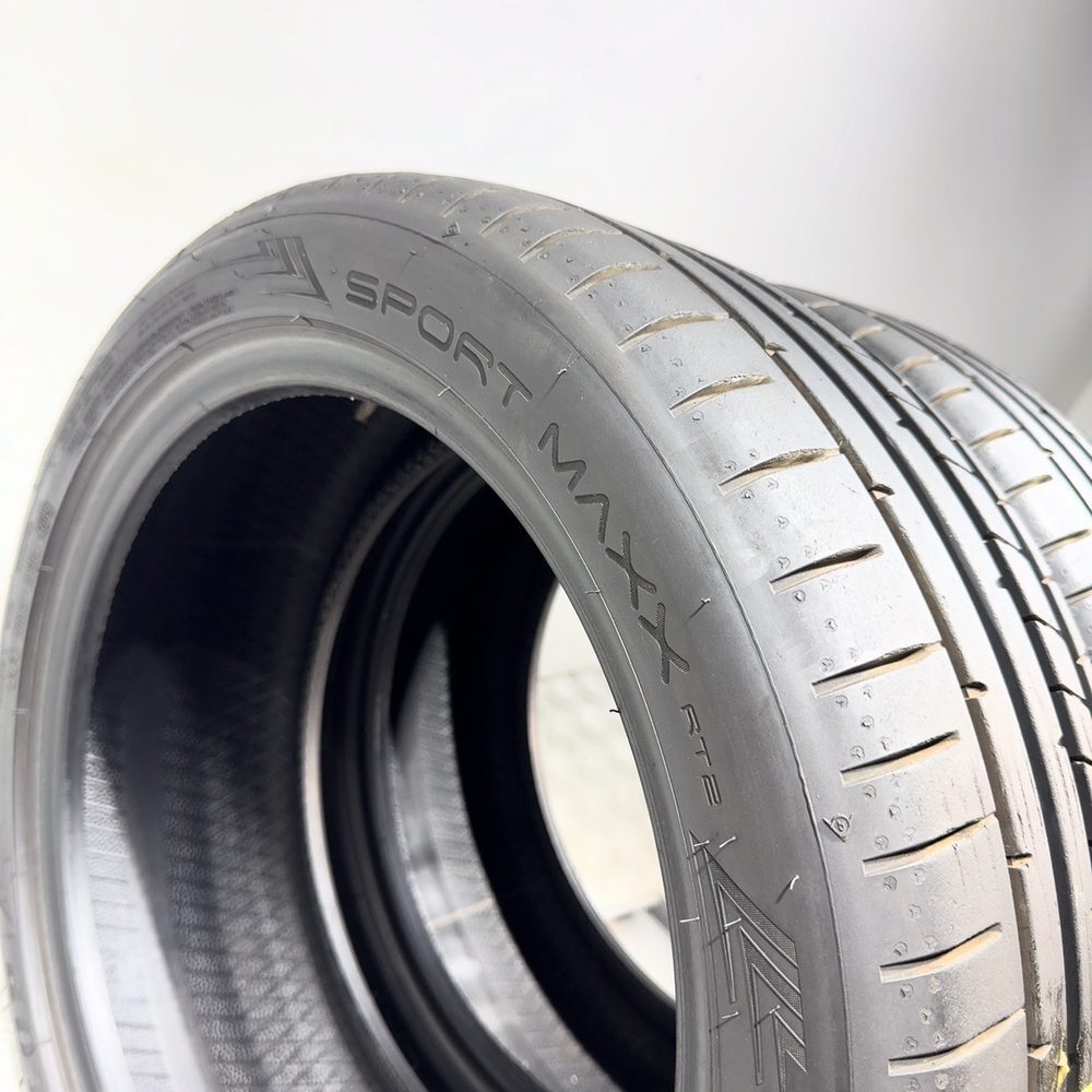 Gomme Usate 215 45 ZR17 91Y XL Dunlop Sport Maxx RT2 98% Estive | Gomme Usate | PrimaGomme.it DUNLOP SPORT MAXX RT2 215/45 ZR17 91Y: fino a 300 km/h, dettaglio fotografico 9